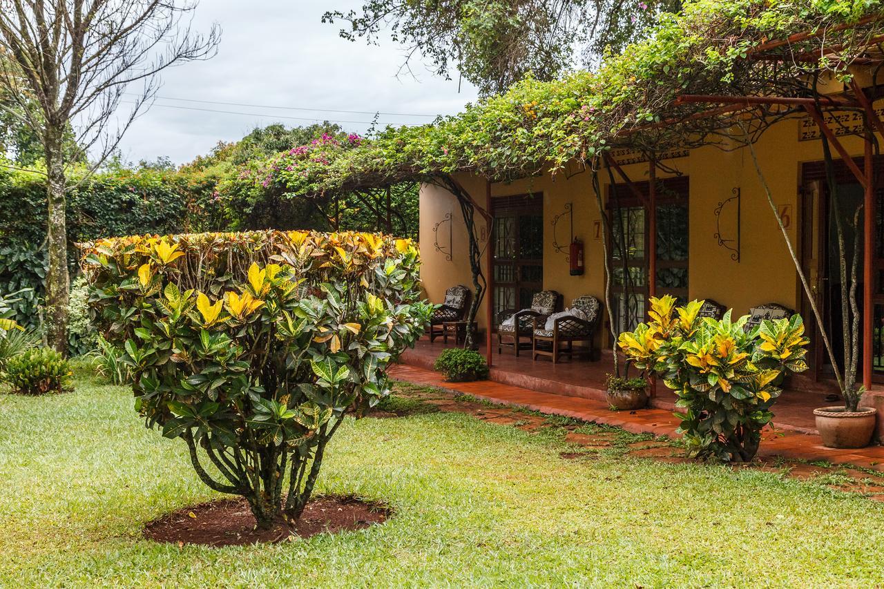 Airport Guesthouse Entebbe Exterior foto
